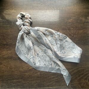NWOT Aerie Scrunchie & Bandana Set
